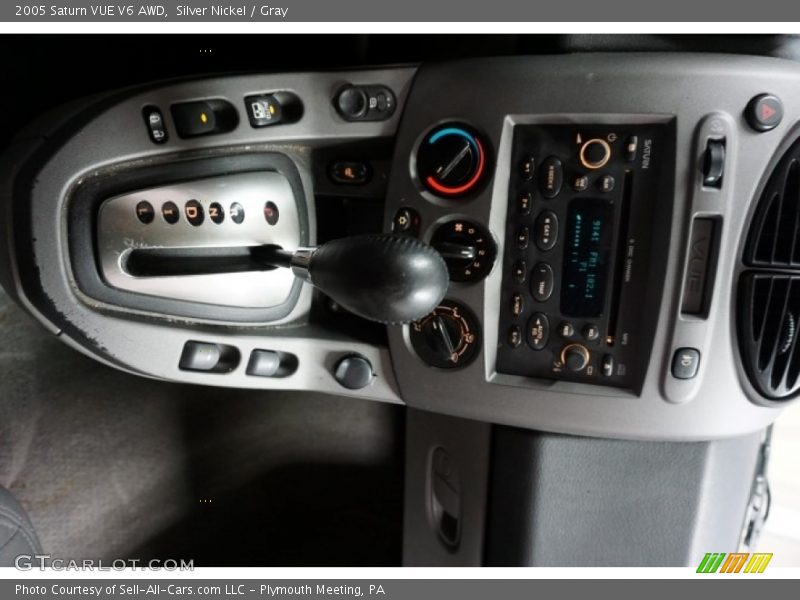 Silver Nickel / Gray 2005 Saturn VUE V6 AWD