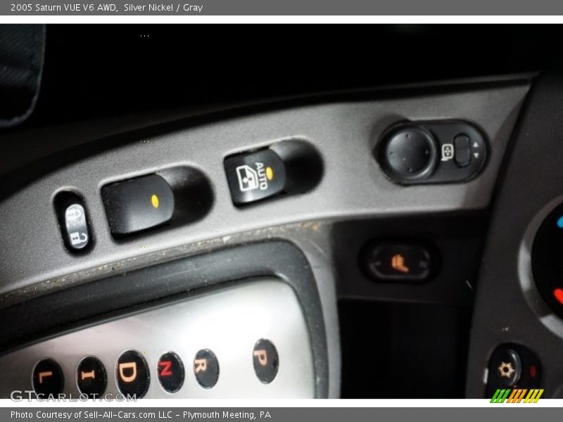 Silver Nickel / Gray 2005 Saturn VUE V6 AWD