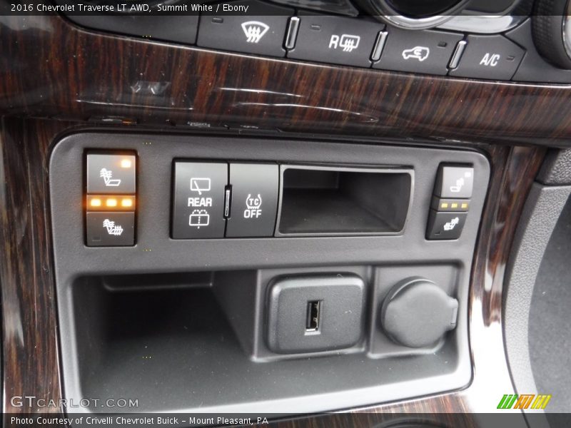 Summit White / Ebony 2016 Chevrolet Traverse LT AWD