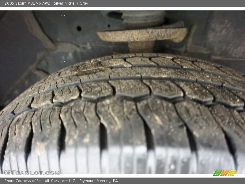 Silver Nickel / Gray 2005 Saturn VUE V6 AWD
