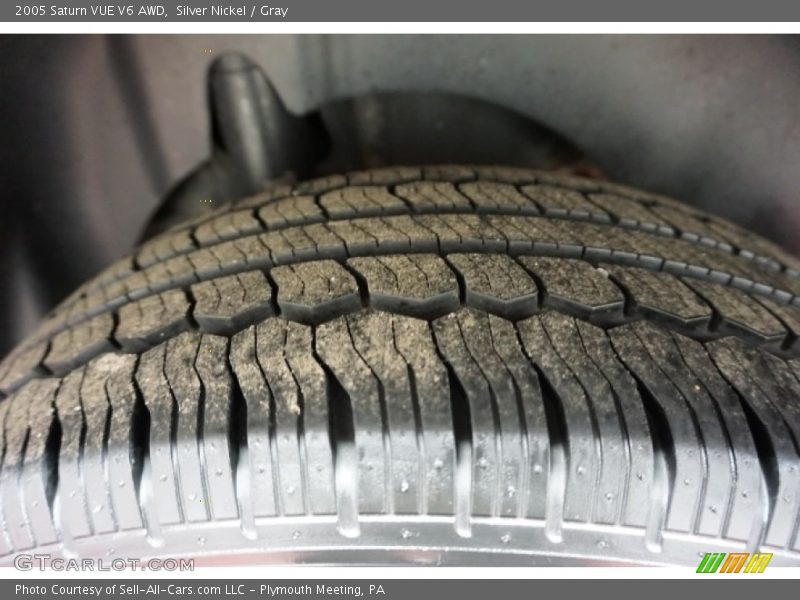 Silver Nickel / Gray 2005 Saturn VUE V6 AWD