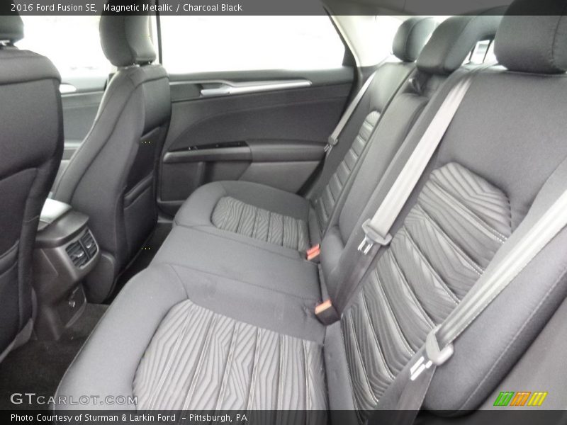 Magnetic Metallic / Charcoal Black 2016 Ford Fusion SE