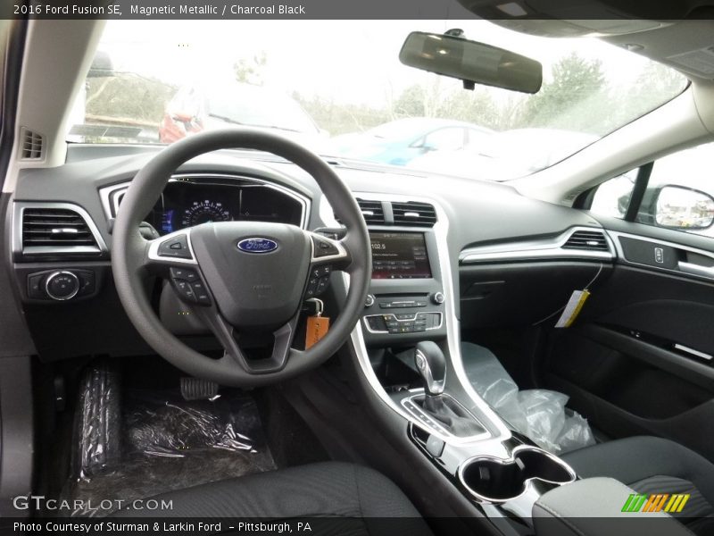Magnetic Metallic / Charcoal Black 2016 Ford Fusion SE