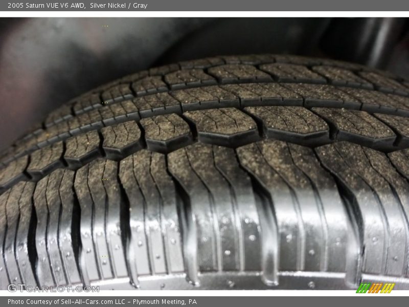 Silver Nickel / Gray 2005 Saturn VUE V6 AWD