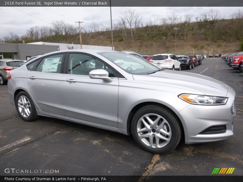 Ingot Silver Metallic / Charcoal Black 2016 Ford Fusion SE