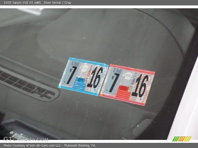 Silver Nickel / Gray 2005 Saturn VUE V6 AWD