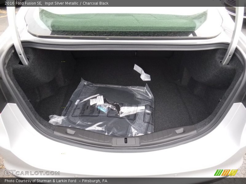 Ingot Silver Metallic / Charcoal Black 2016 Ford Fusion SE