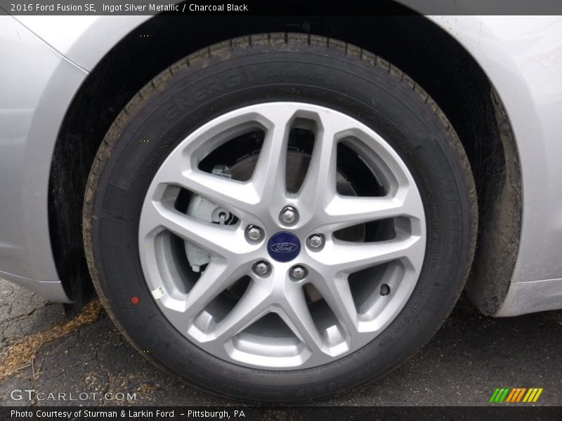 Ingot Silver Metallic / Charcoal Black 2016 Ford Fusion SE