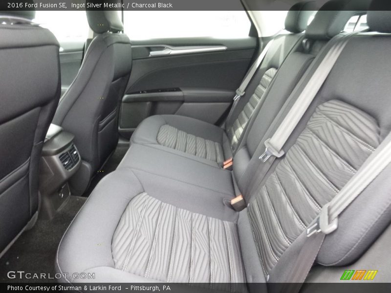 Ingot Silver Metallic / Charcoal Black 2016 Ford Fusion SE