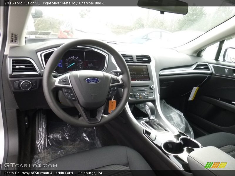 Ingot Silver Metallic / Charcoal Black 2016 Ford Fusion SE