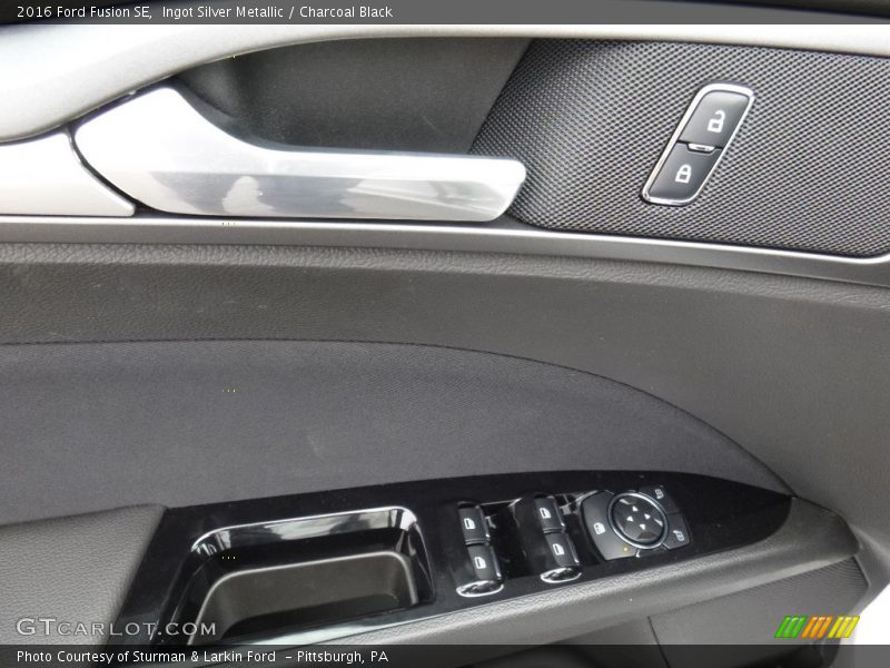 Ingot Silver Metallic / Charcoal Black 2016 Ford Fusion SE