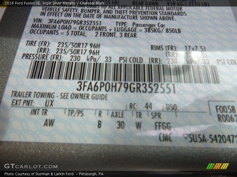 Ingot Silver Metallic / Charcoal Black 2016 Ford Fusion SE
