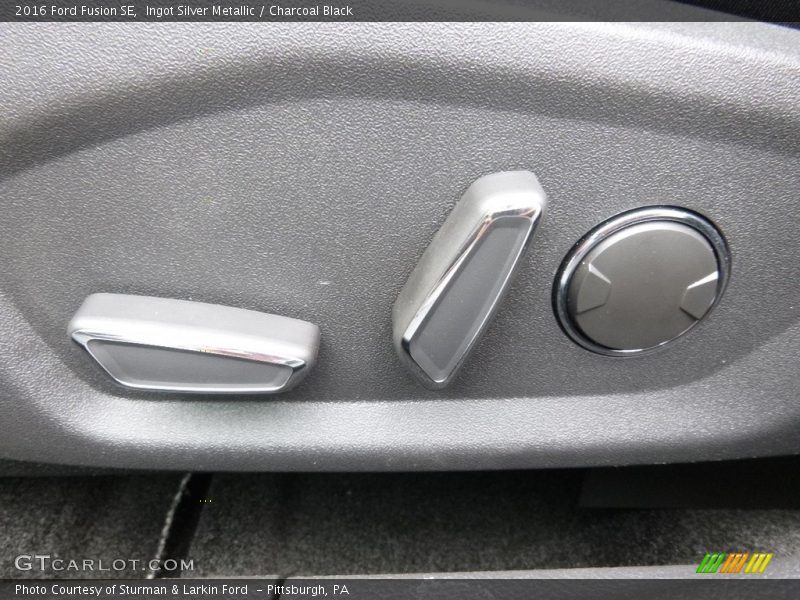 Ingot Silver Metallic / Charcoal Black 2016 Ford Fusion SE
