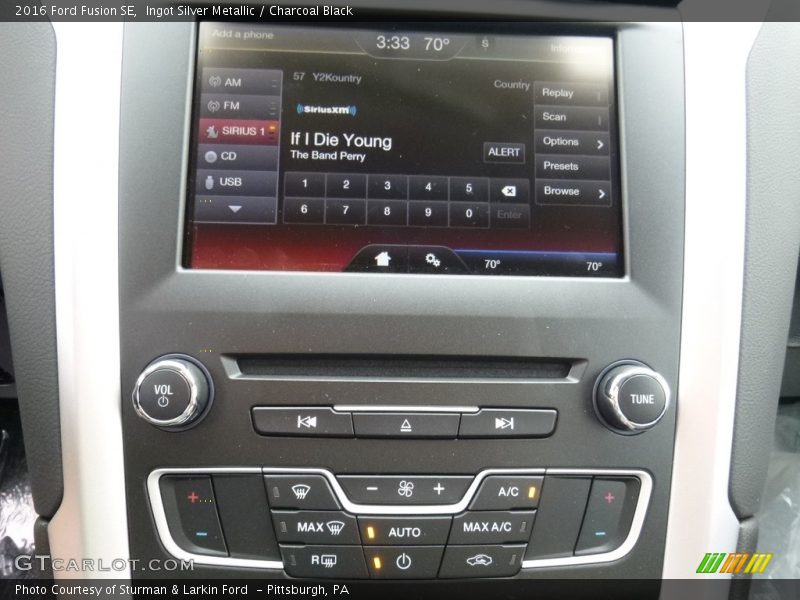 Ingot Silver Metallic / Charcoal Black 2016 Ford Fusion SE