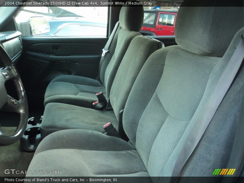 Summit White / Medium Gray 2004 Chevrolet Silverado 2500HD LS Crew Cab 4x4