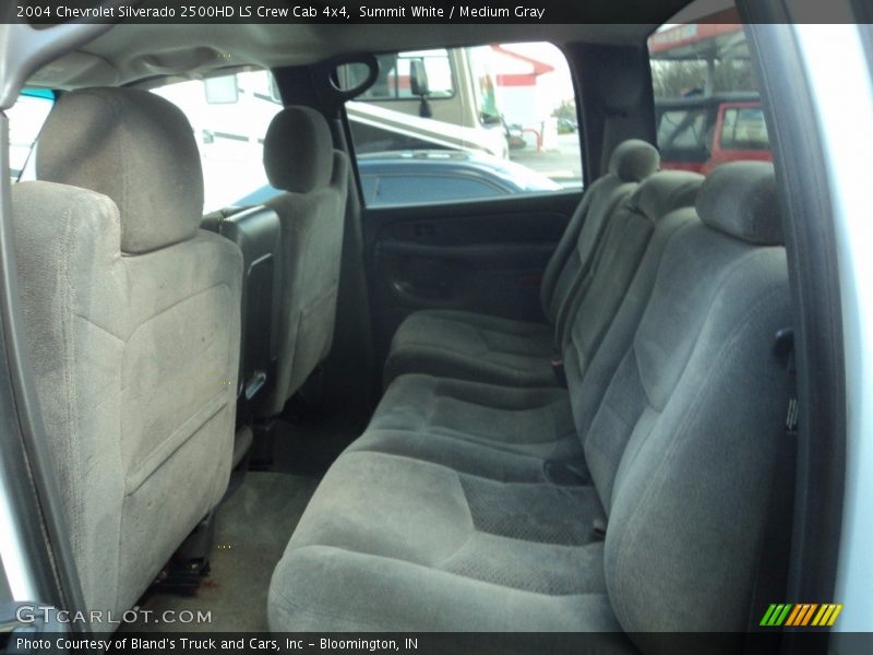 Summit White / Medium Gray 2004 Chevrolet Silverado 2500HD LS Crew Cab 4x4