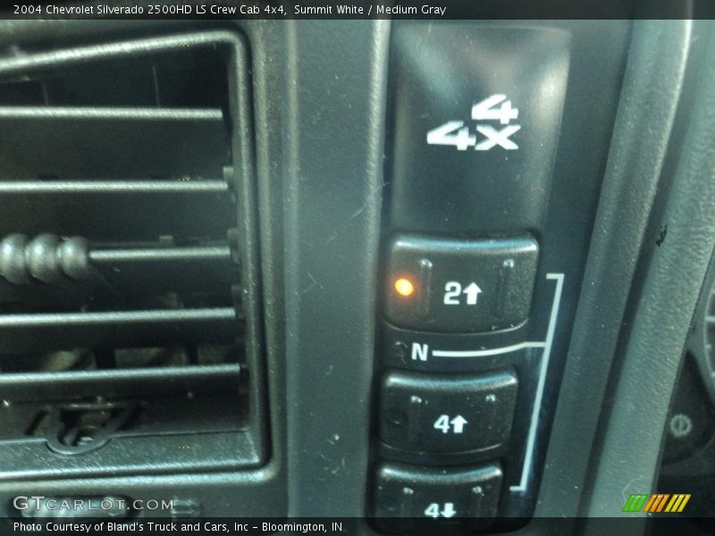 Summit White / Medium Gray 2004 Chevrolet Silverado 2500HD LS Crew Cab 4x4