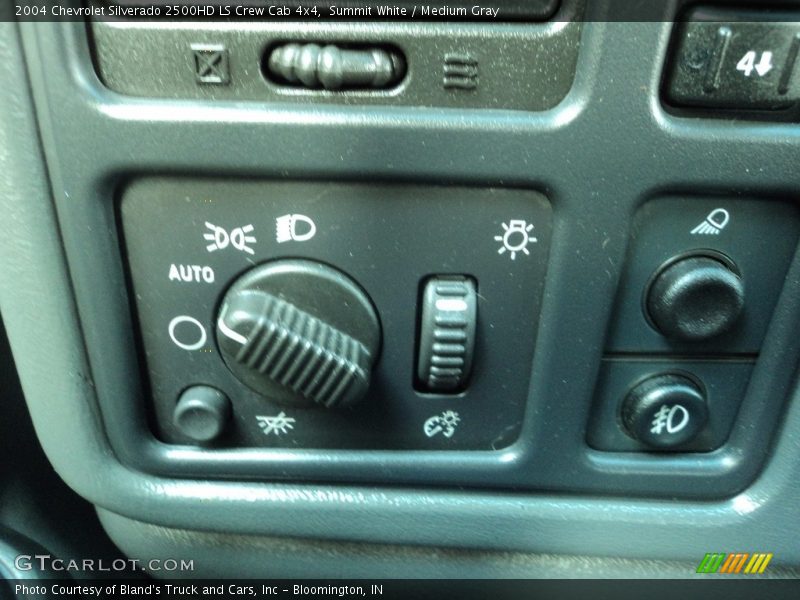 Summit White / Medium Gray 2004 Chevrolet Silverado 2500HD LS Crew Cab 4x4