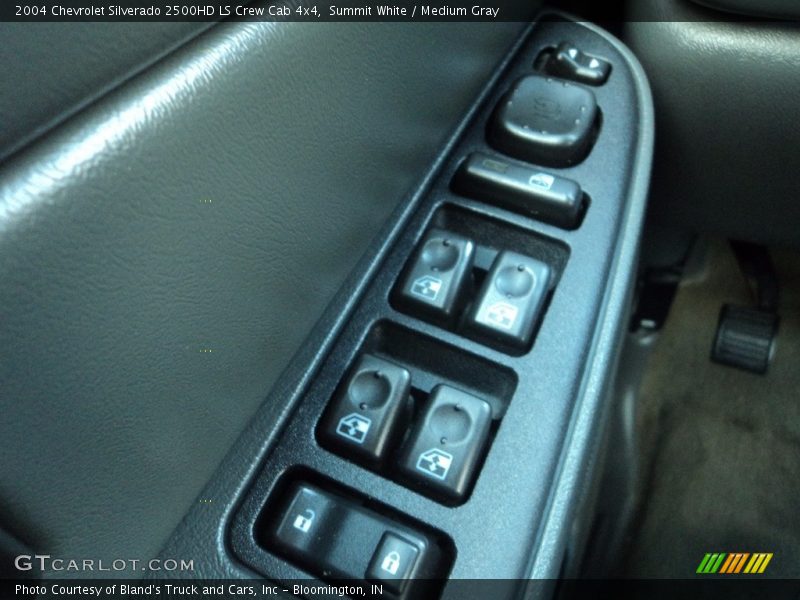 Summit White / Medium Gray 2004 Chevrolet Silverado 2500HD LS Crew Cab 4x4