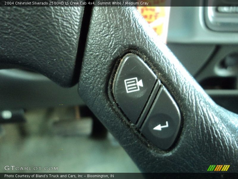 Summit White / Medium Gray 2004 Chevrolet Silverado 2500HD LS Crew Cab 4x4