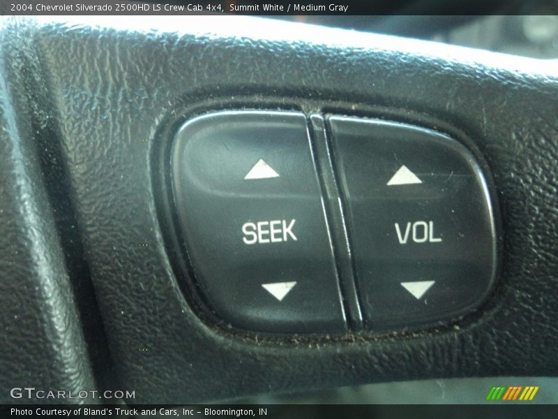 Summit White / Medium Gray 2004 Chevrolet Silverado 2500HD LS Crew Cab 4x4
