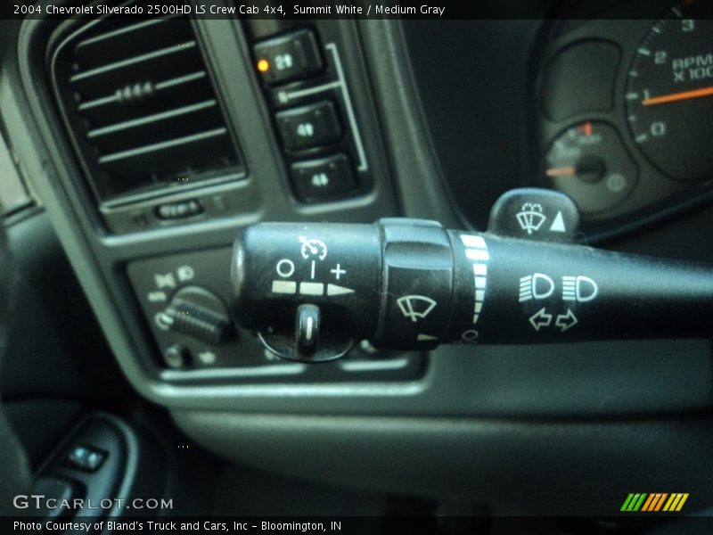 Summit White / Medium Gray 2004 Chevrolet Silverado 2500HD LS Crew Cab 4x4