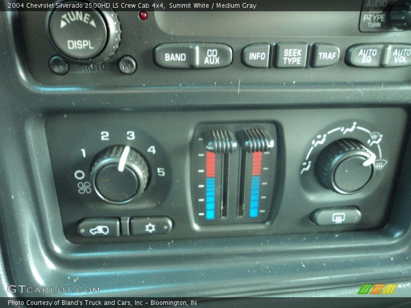 Summit White / Medium Gray 2004 Chevrolet Silverado 2500HD LS Crew Cab 4x4
