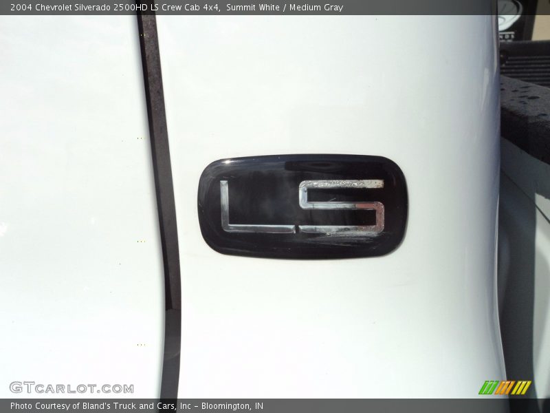 Summit White / Medium Gray 2004 Chevrolet Silverado 2500HD LS Crew Cab 4x4