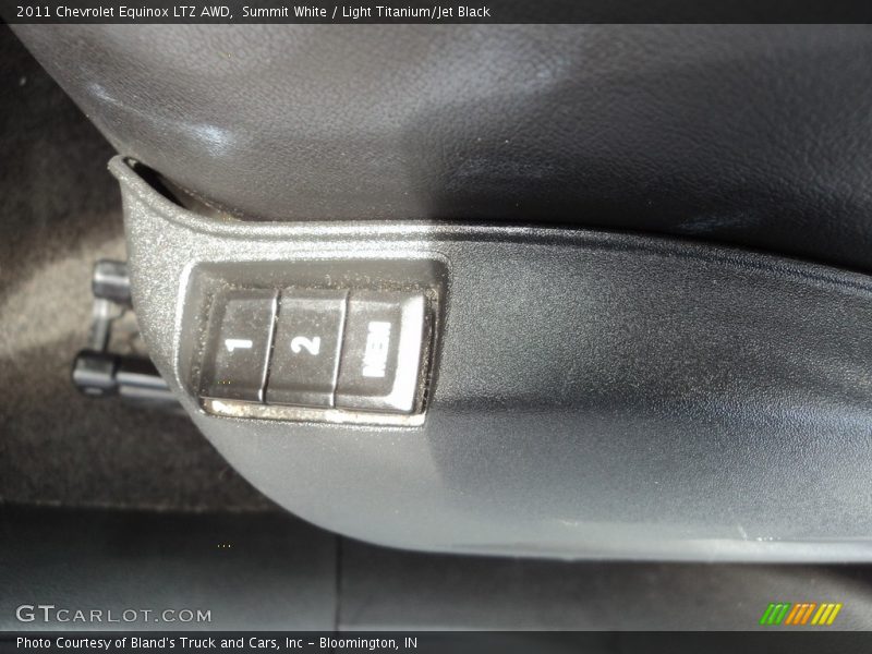 Summit White / Light Titanium/Jet Black 2011 Chevrolet Equinox LTZ AWD