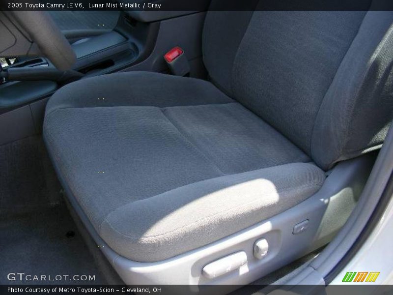 Lunar Mist Metallic / Gray 2005 Toyota Camry LE V6