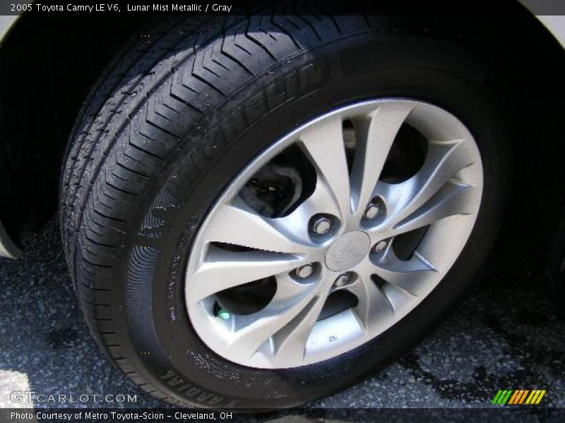 Lunar Mist Metallic / Gray 2005 Toyota Camry LE V6