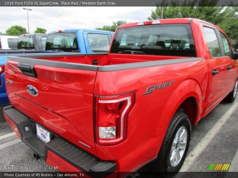 Race Red / Medium Earth Gray 2016 Ford F150 XL SuperCrew