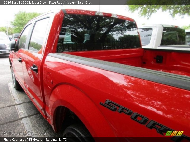 Race Red / Medium Earth Gray 2016 Ford F150 XL SuperCrew