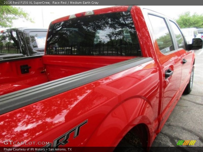 Race Red / Medium Earth Gray 2016 Ford F150 XL SuperCrew