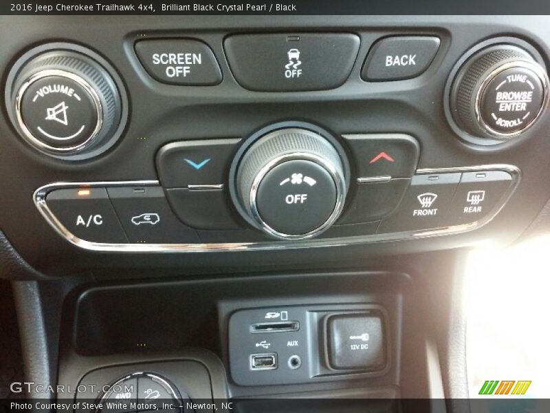 Controls of 2016 Cherokee Trailhawk 4x4