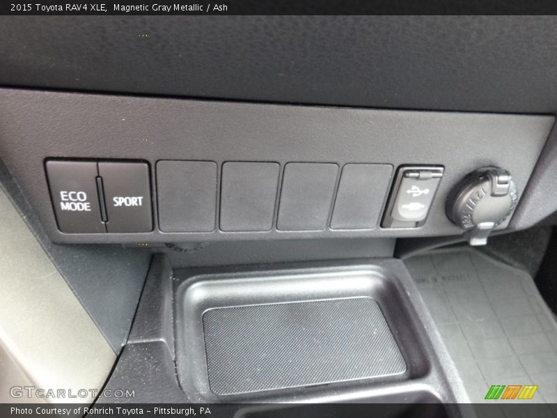 Magnetic Gray Metallic / Ash 2015 Toyota RAV4 XLE