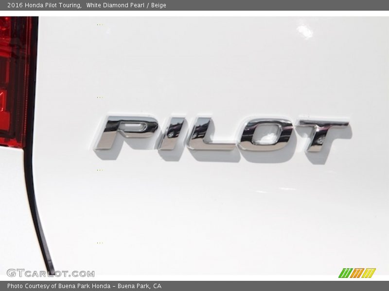 White Diamond Pearl / Beige 2016 Honda Pilot Touring