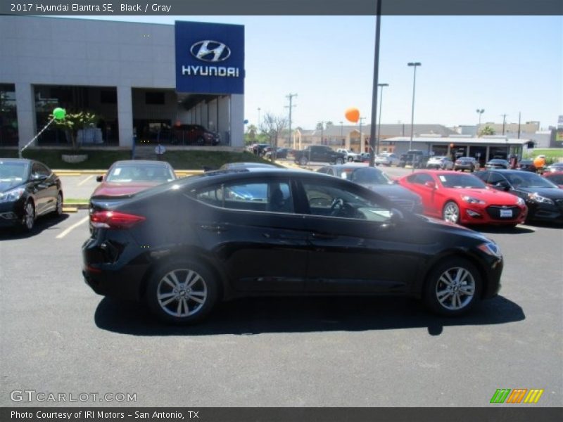 Black / Gray 2017 Hyundai Elantra SE