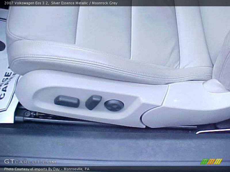 Silver Essence Metallic / Moonrock Grey 2007 Volkswagen Eos 3.2
