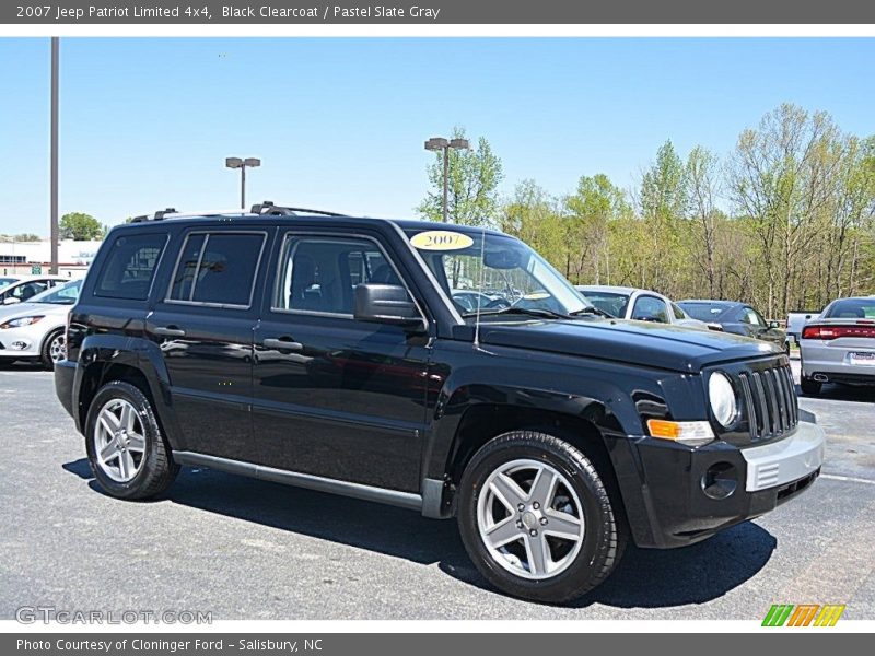 Front 3/4 View of 2007 Patriot Limited 4x4