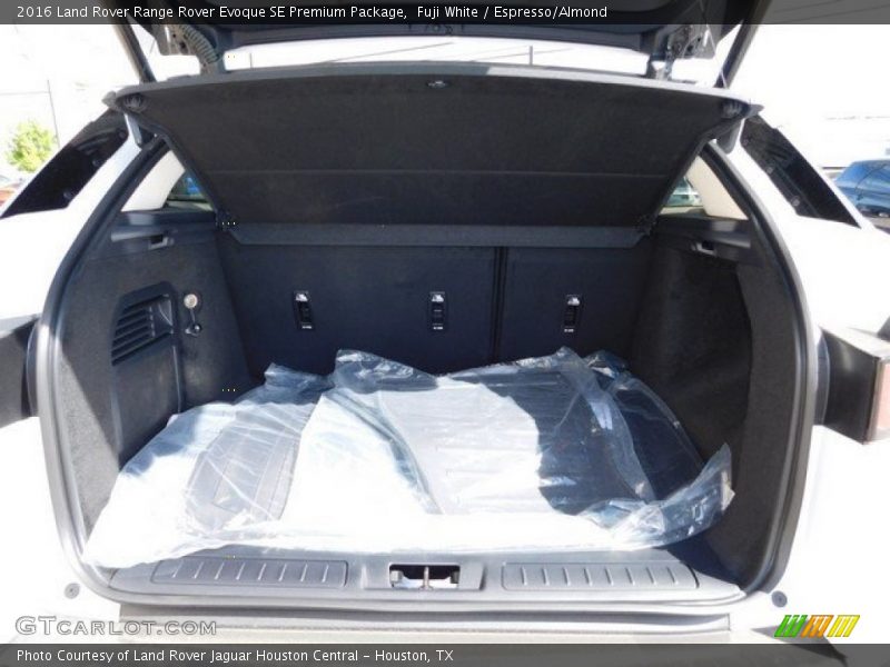 Fuji White / Espresso/Almond 2016 Land Rover Range Rover Evoque SE Premium Package