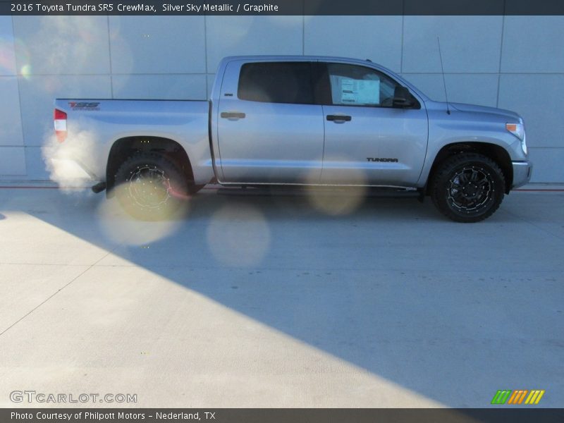 Silver Sky Metallic / Graphite 2016 Toyota Tundra SR5 CrewMax