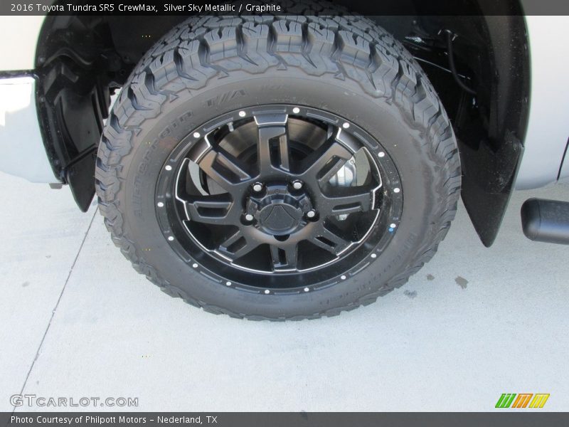 Silver Sky Metallic / Graphite 2016 Toyota Tundra SR5 CrewMax