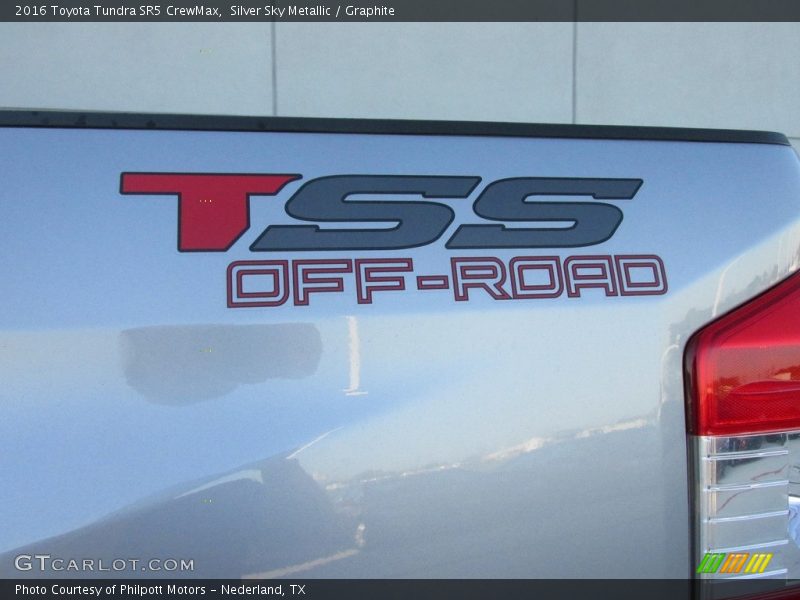 Silver Sky Metallic / Graphite 2016 Toyota Tundra SR5 CrewMax
