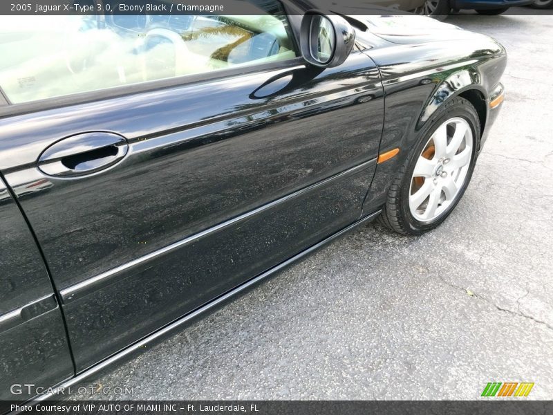 Ebony Black / Champagne 2005 Jaguar X-Type 3.0