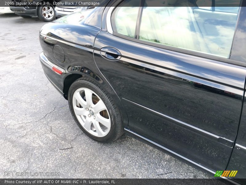 Ebony Black / Champagne 2005 Jaguar X-Type 3.0