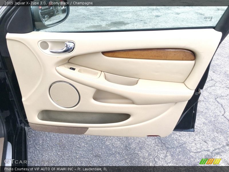 Ebony Black / Champagne 2005 Jaguar X-Type 3.0