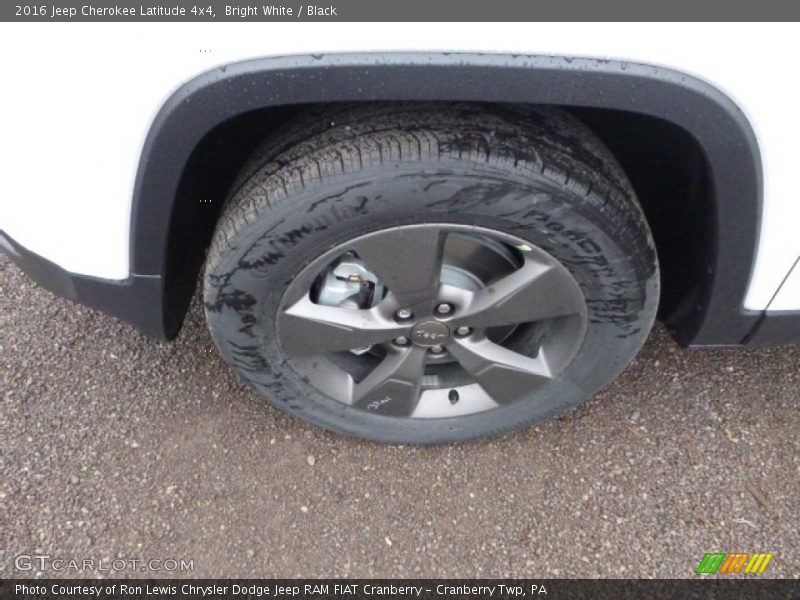 Bright White / Black 2016 Jeep Cherokee Latitude 4x4