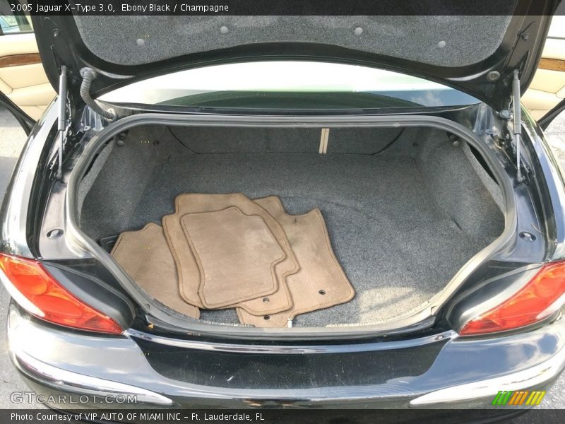 Ebony Black / Champagne 2005 Jaguar X-Type 3.0