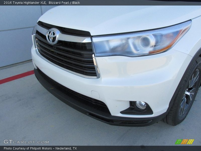 Blizzard Pearl / Black 2016 Toyota Highlander XLE